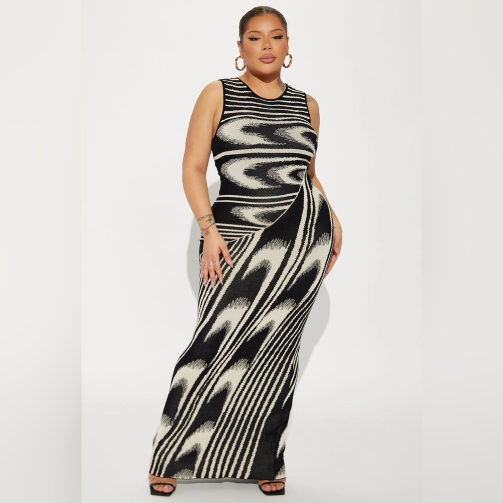 Fashion Nova Black and Cream Maxi Dress